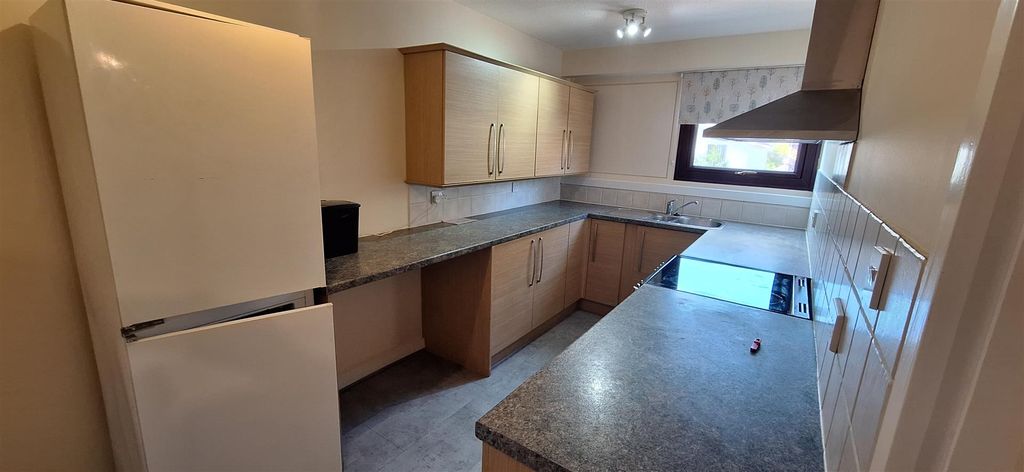 Property photo 3 of 12 20250930_131343.Jpg