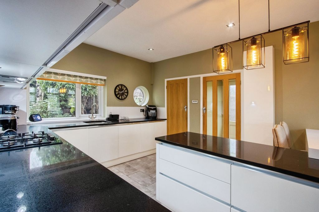 Property photo 3 of 20 Kitchen Dining