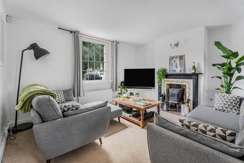 Property photo 2 of 17 Living/Dining Room