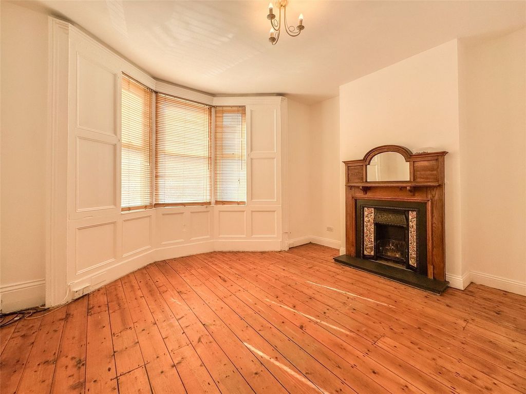 Property photo 1 of 12 Lounge