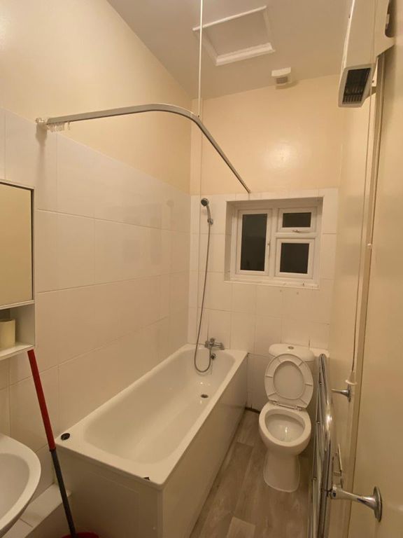 Property photo 3 of 5 15E089d6-Ba0c-46F7-8603-8272B4586917