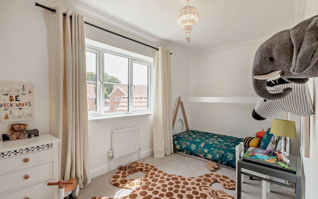 Property photo 3 of 5 Bedroom - Showhome