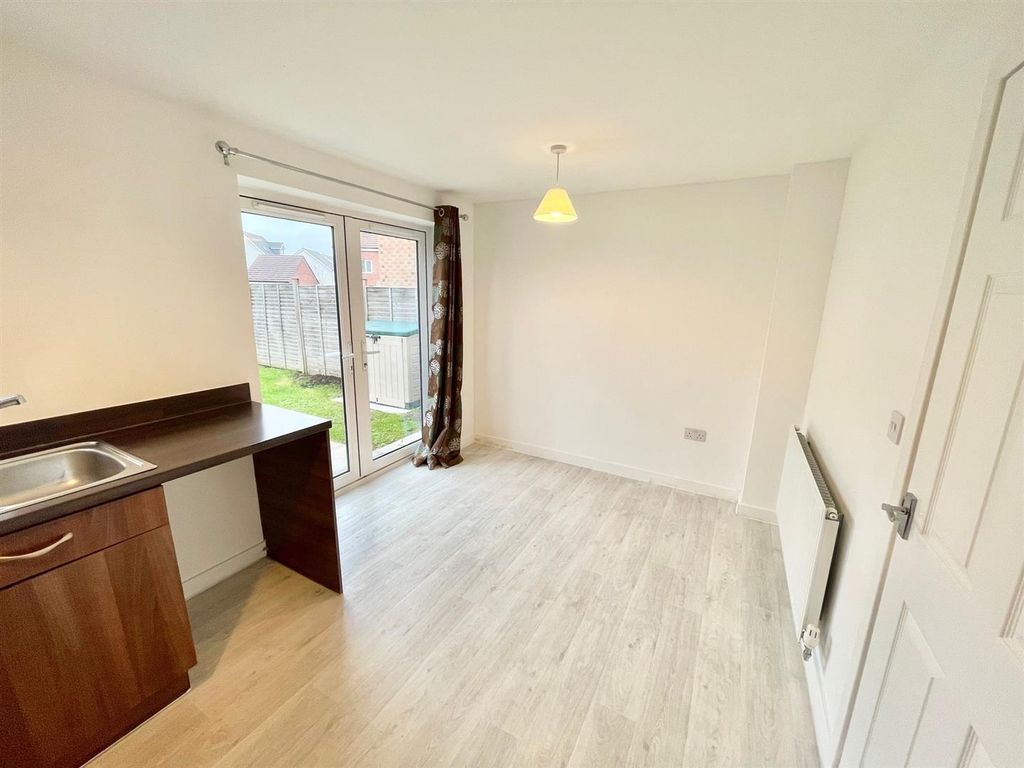 Property photo 3 of 16 Kitchen