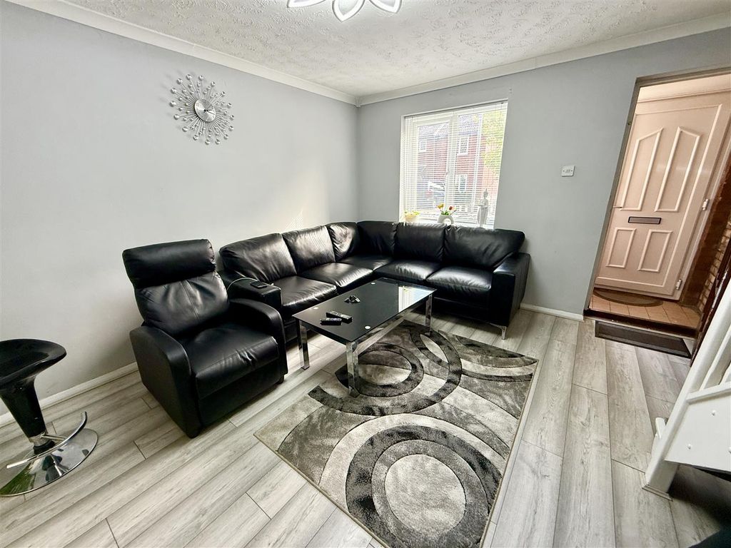 Property photo 2 of 12 Lounge