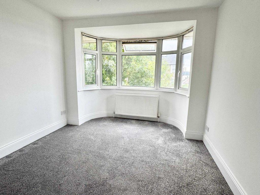 Property photo 1 of 5 385A Holmesdale Road Se25 6Pn