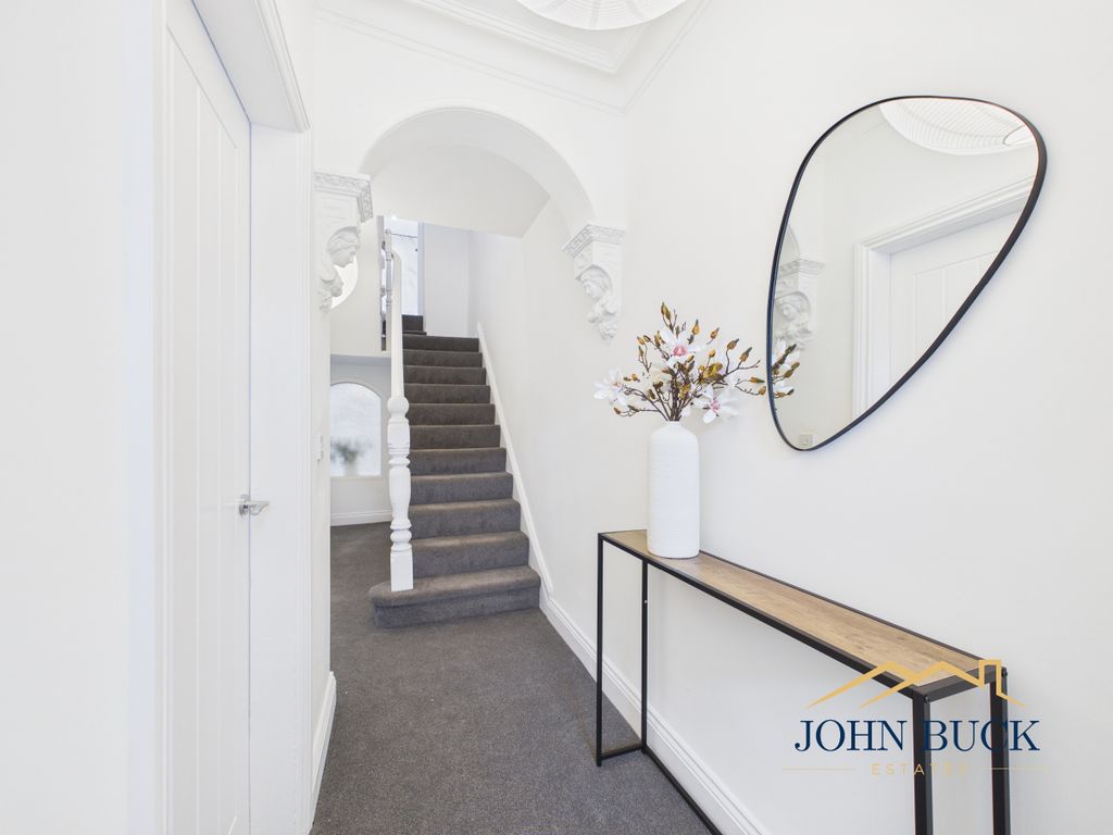 Property photo 2 of 28