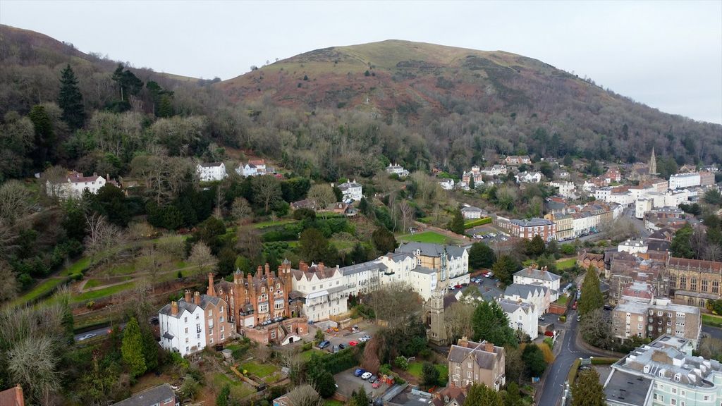 Property photo 2 of 21