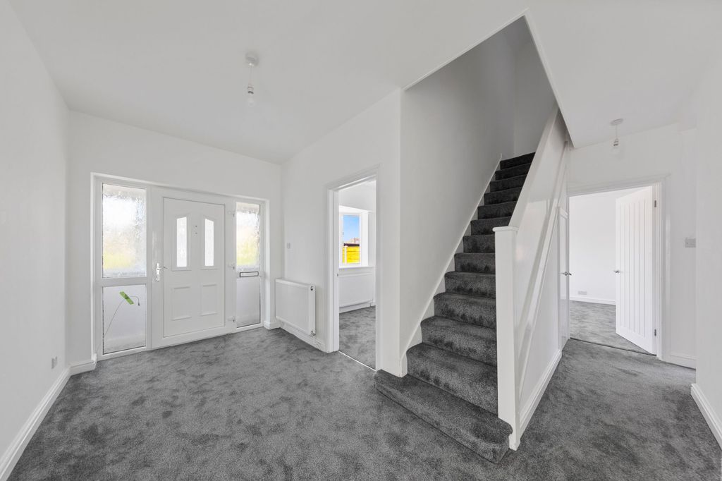 Property photo 3 of 27