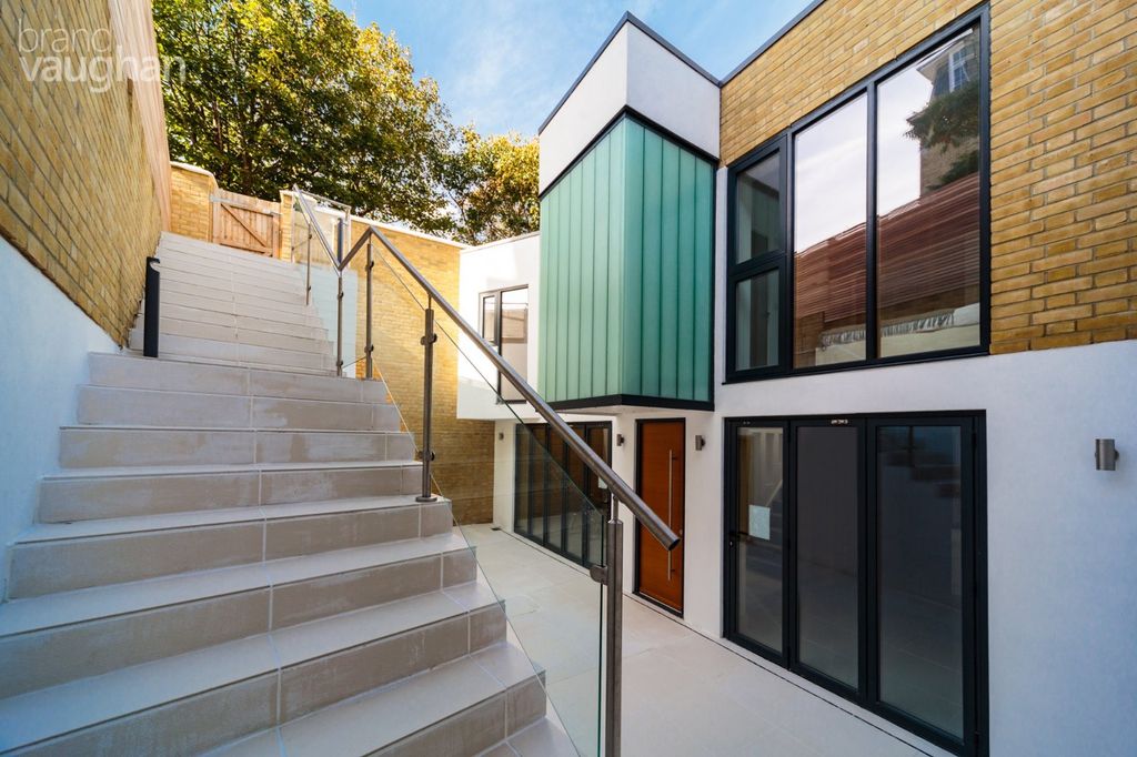 Property photo 2 of 12 Picture No. 34