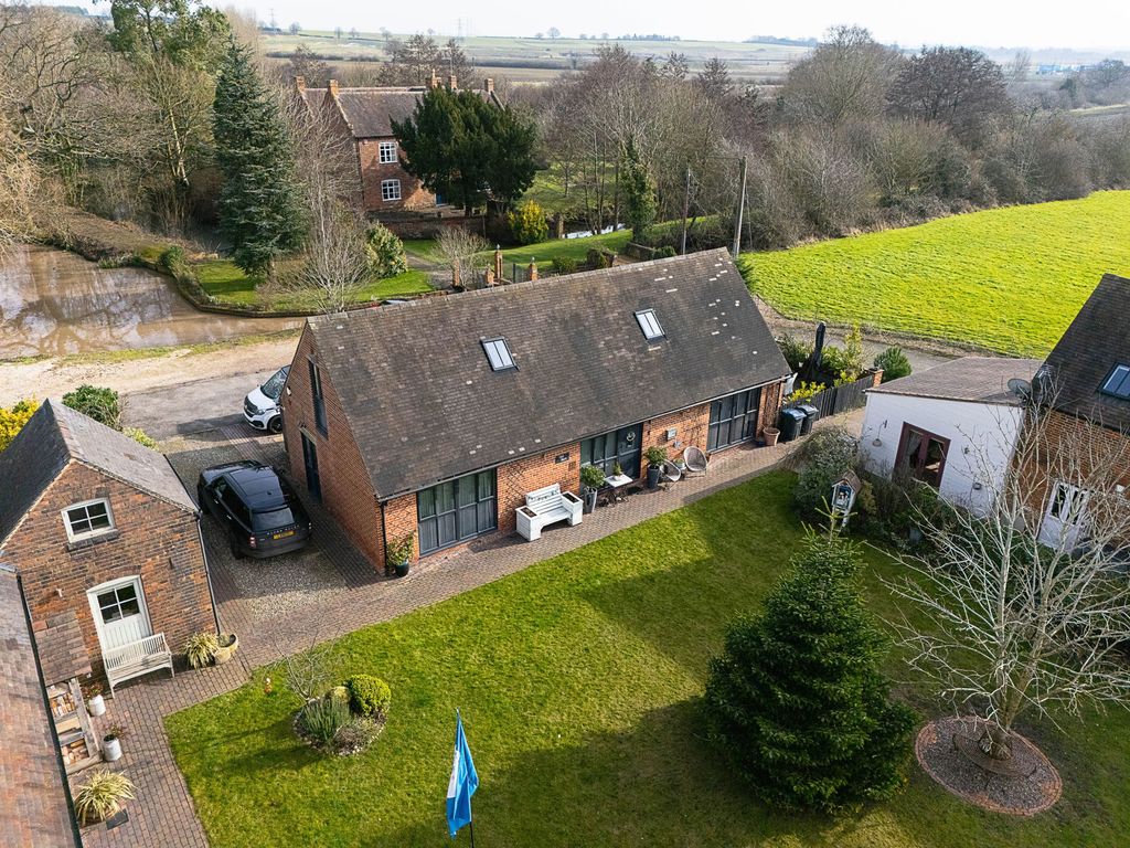 Property photo 2 of 33