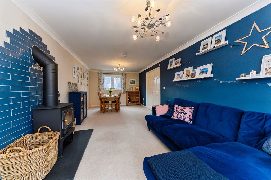 Property photo 2 of 21