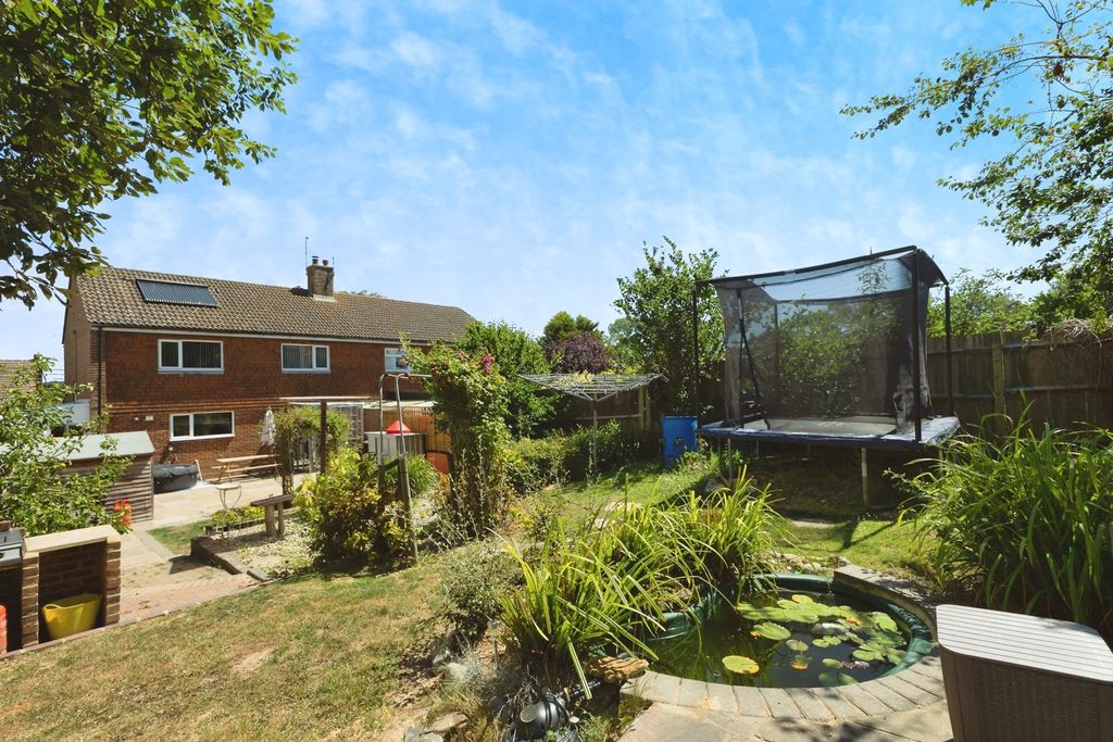 Property photo 2 of 19 Garden