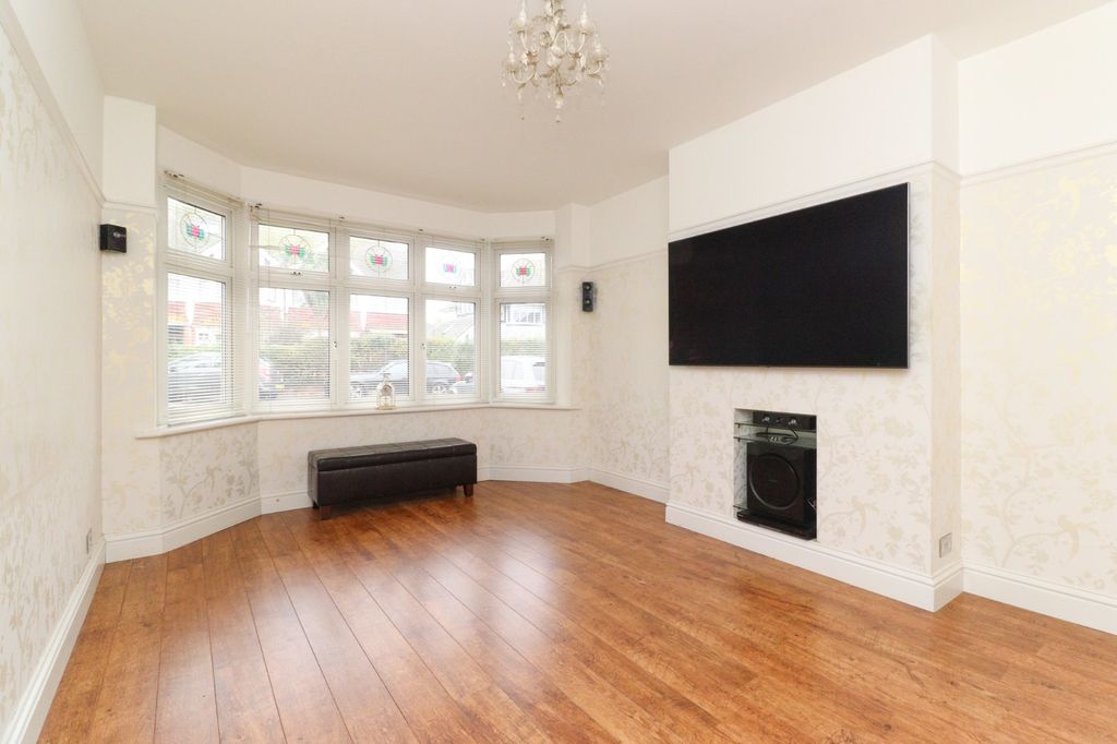 Property photo 3 of 14 Picture 3