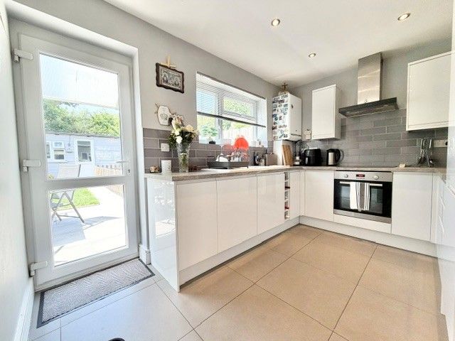 Property photo 3 of 16 Kitchen
