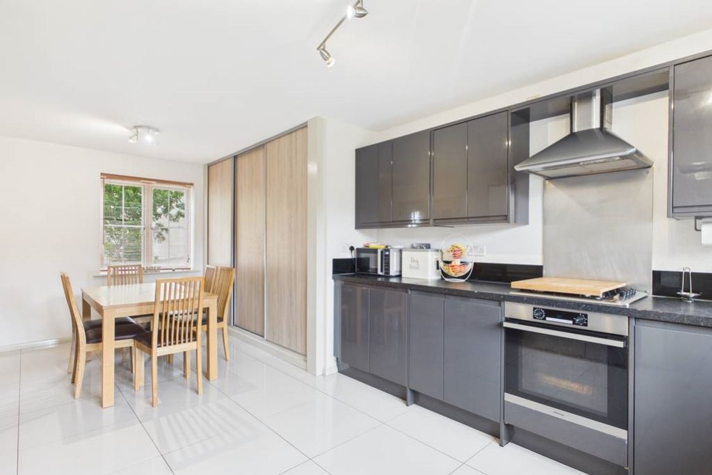 Property photo 3 of 29 Imagine Entertaining Friends And Family In This Ki
