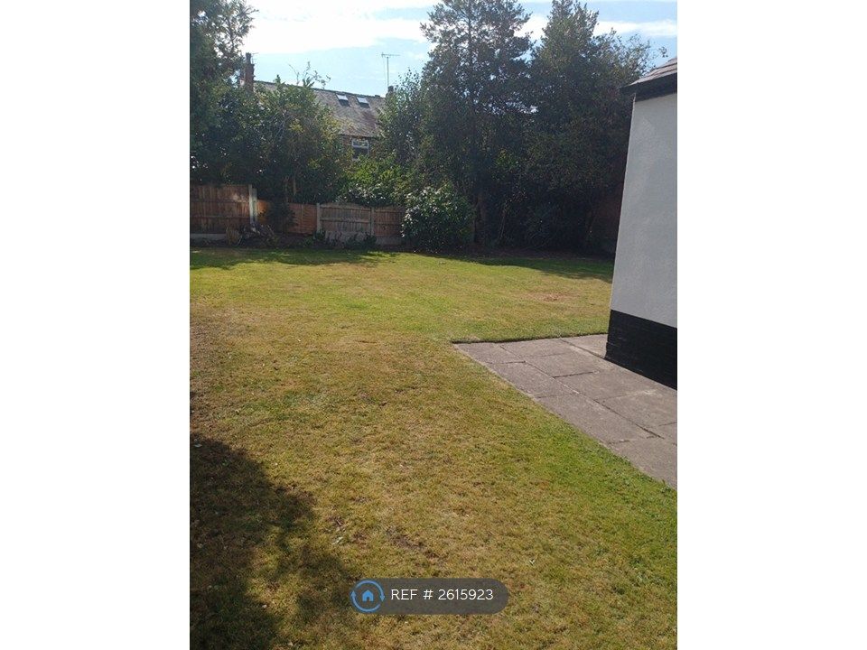 Property photo 3 of 9 Large Communal Garden.