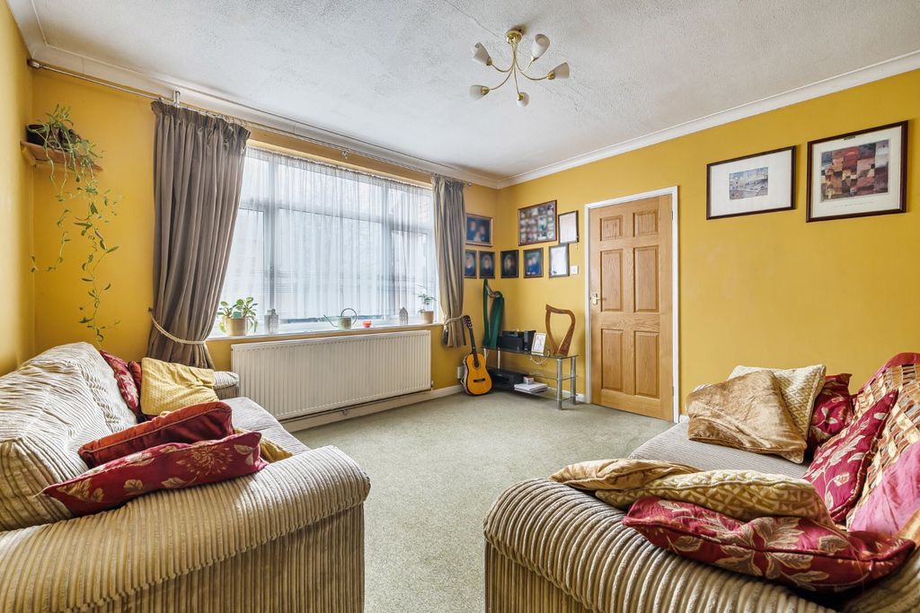 Property photo 2 of 16 Living Room