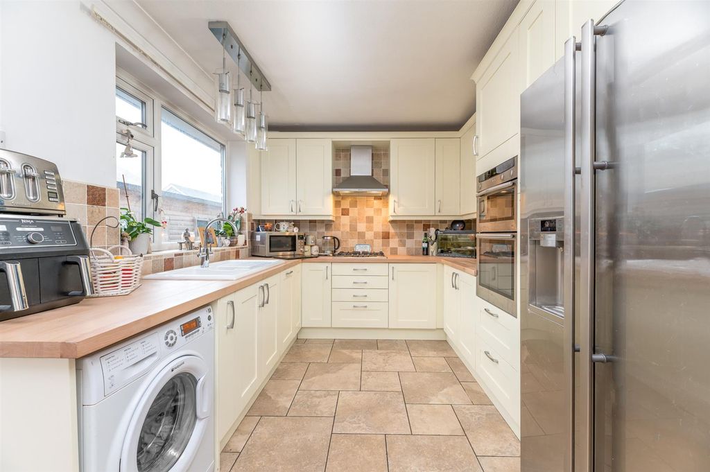 Property photo 3 of 29 Kitchen