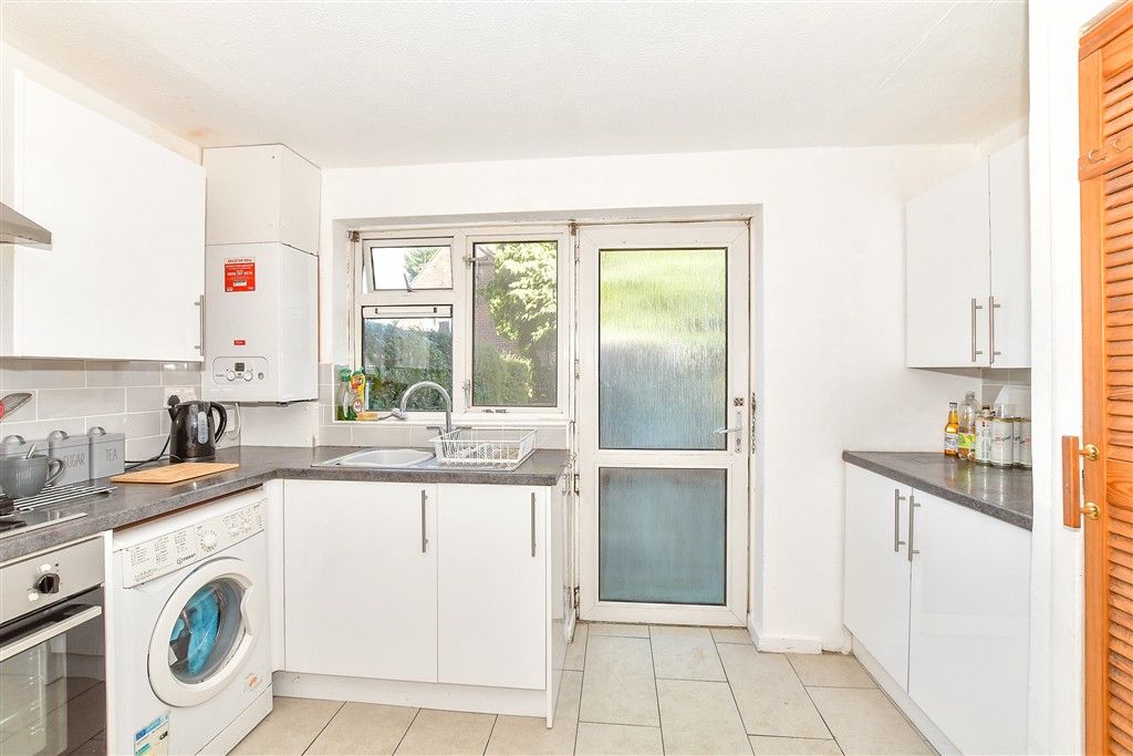 Property photo 1 of 10 Kitchen