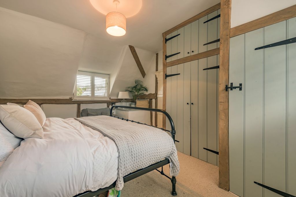 Property photo 2 of 21 8499025-Interior03