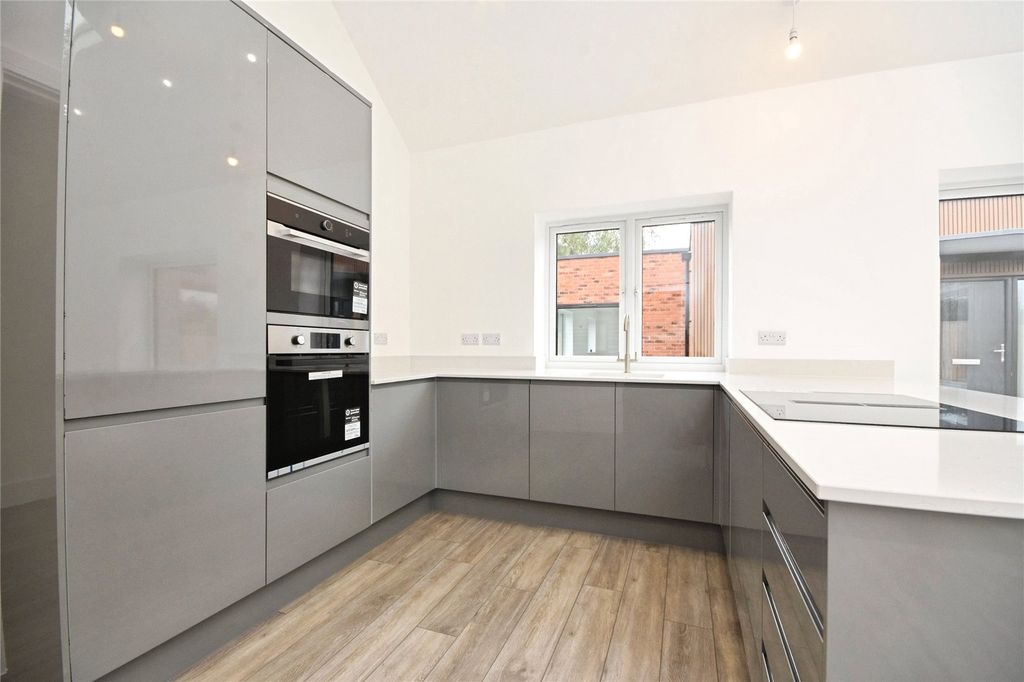 Property photo 3 of 17 Picture No. 06