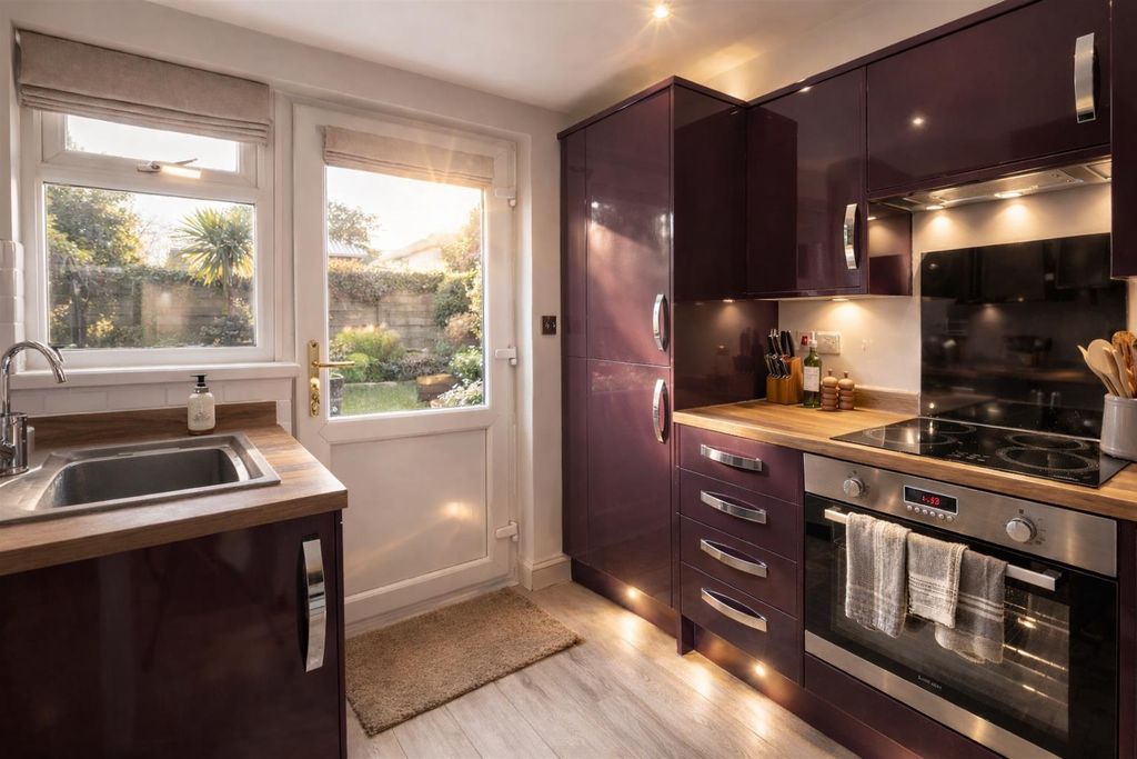 Property photo 1 of 14 F92Bd408-416F-4Cdc-Aba8-3190c0E3000B.Png