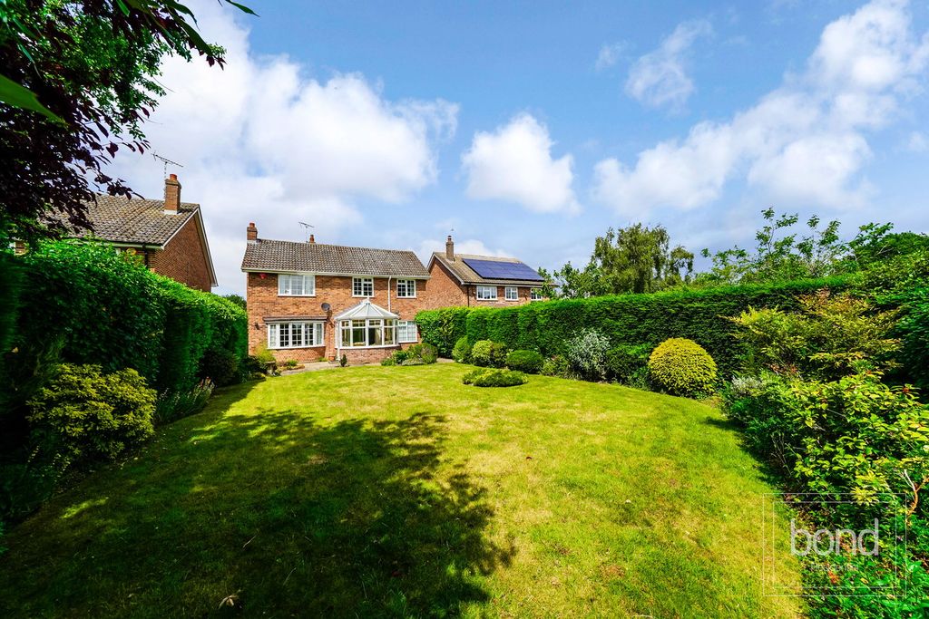 Property photo 2 of 31
