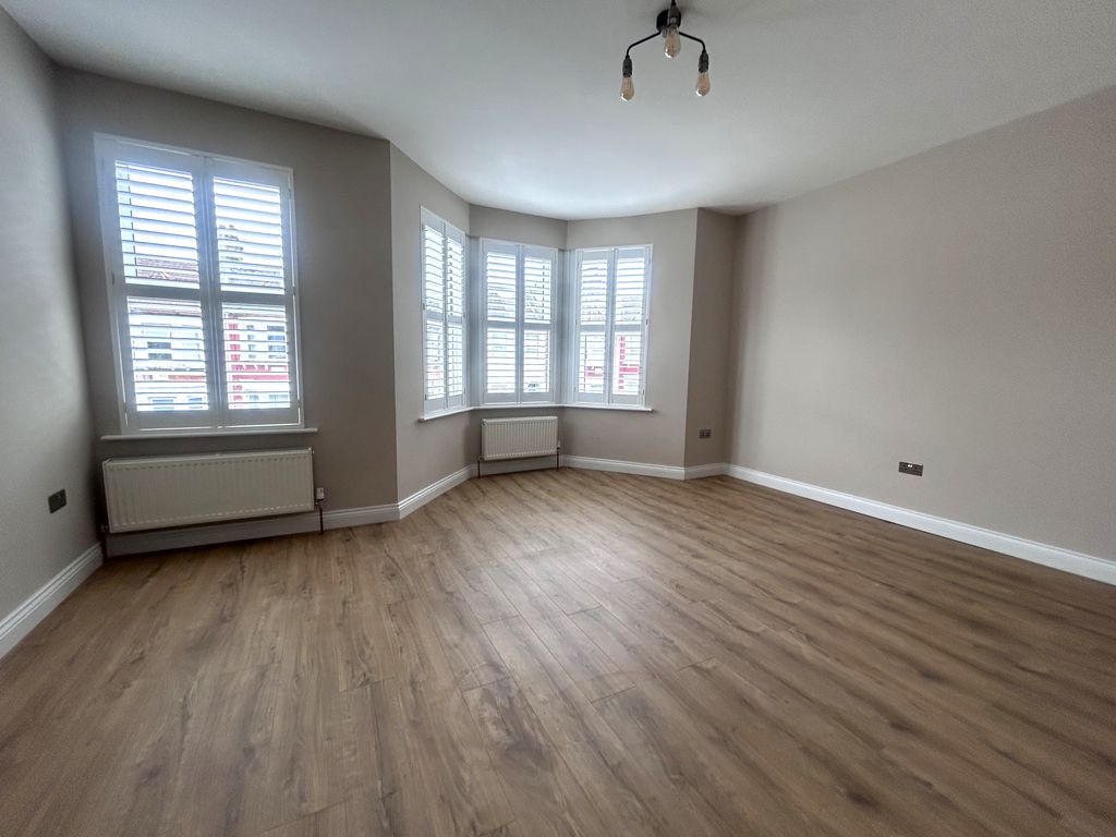 Property photo 2 of 17 Image00006