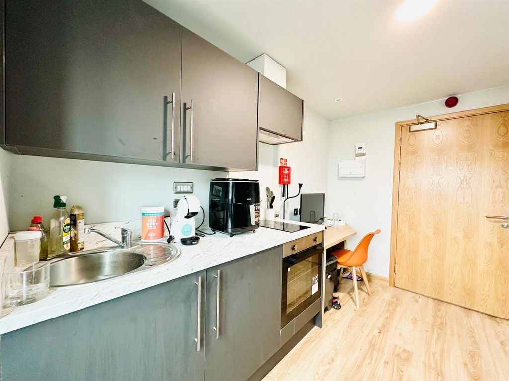 Property photo 3 of 19 Kitchen Area