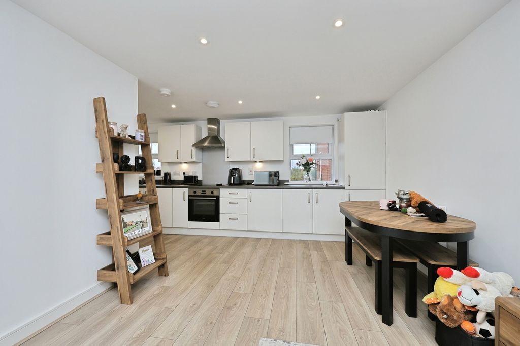 Property photo 3 of 9 Pbox-Img.Jpg
