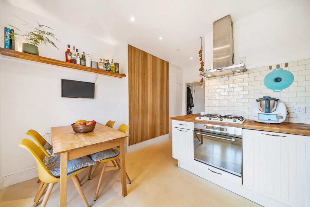 Property photo 3 of 16 Picture 3