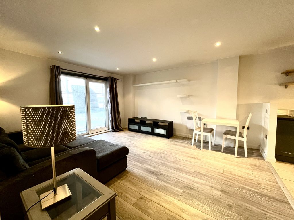 Property photo 2 of 12 Lounge