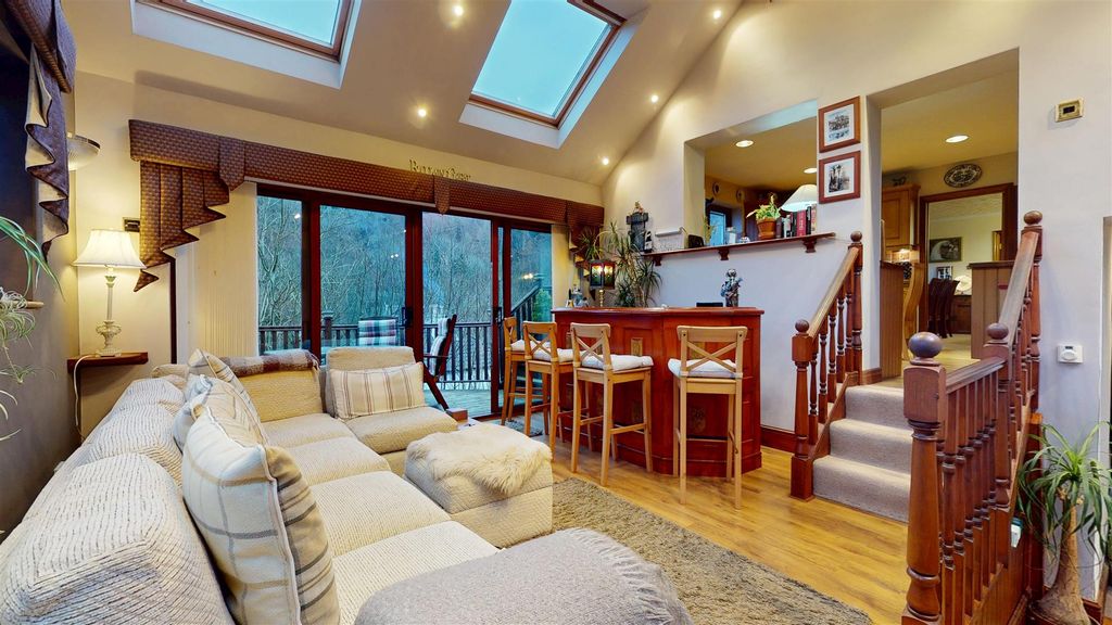 Property photo 2 of 20 Sitting Room