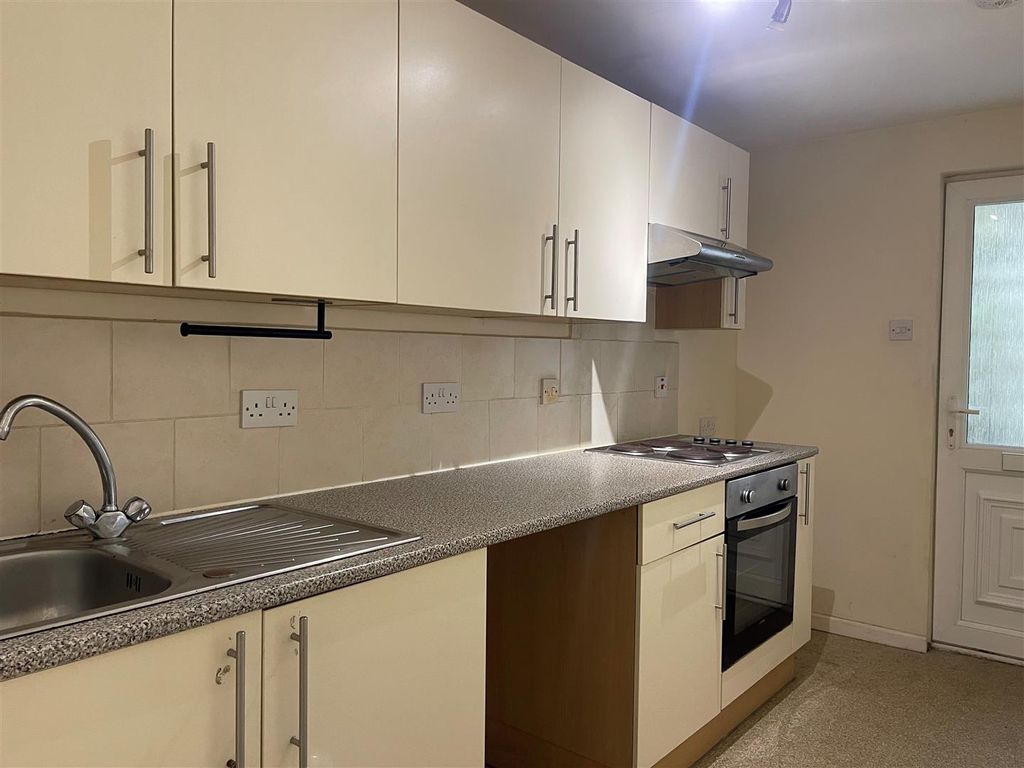 Property photo 3 of 15 Kitchen