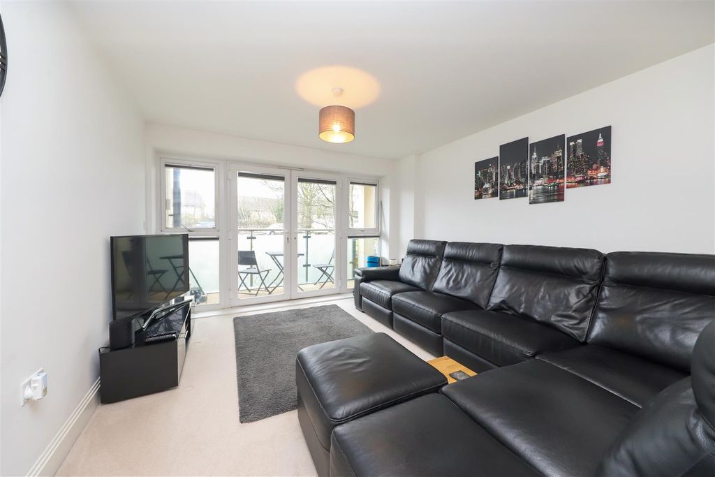 Property photo 2 of 10 Living Room