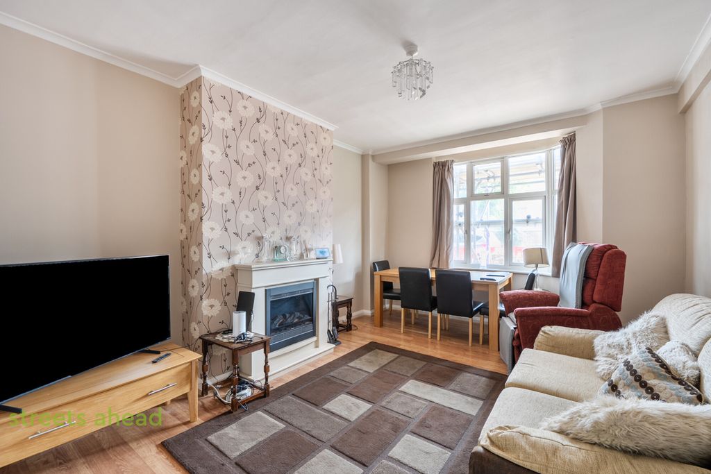Property photo 1 of 11 964Df7F5-1Aa4-4A3...