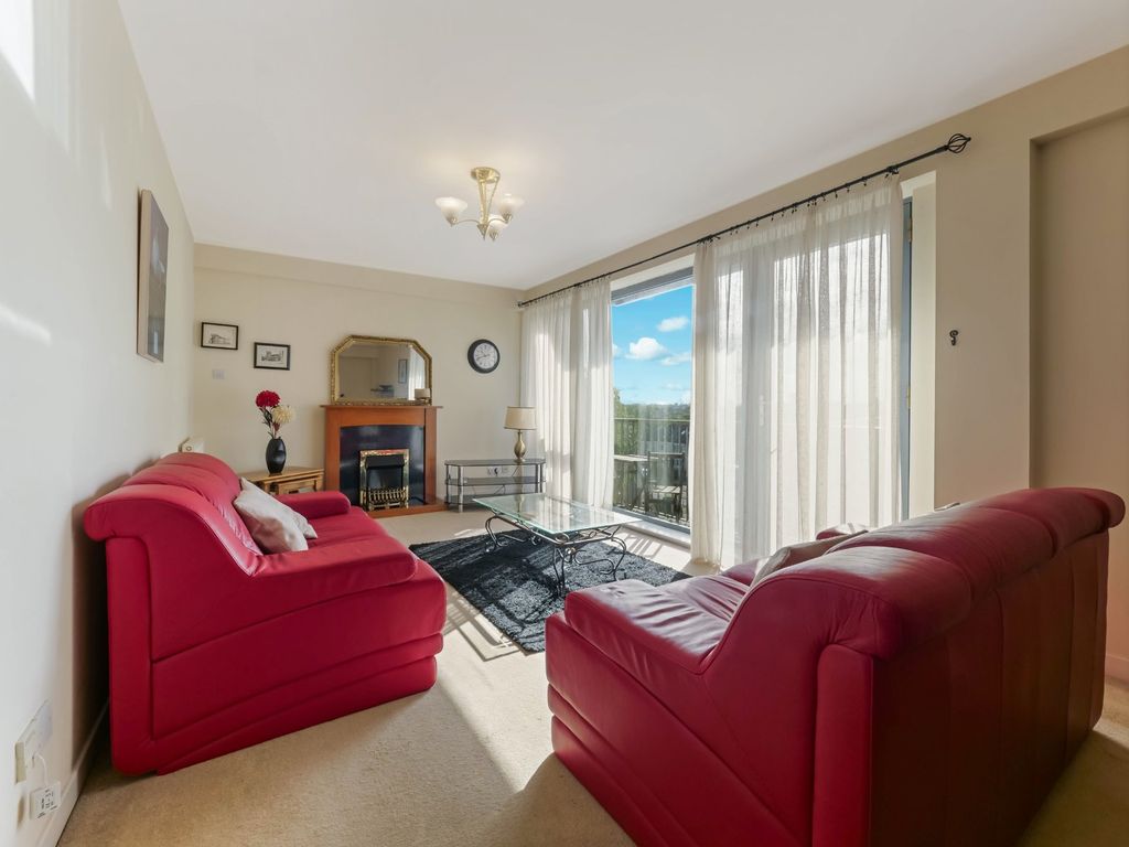 Property photo 2 of 12 Lounge