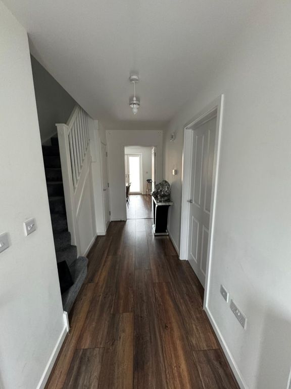 Property photo 2 of 18 Hallway