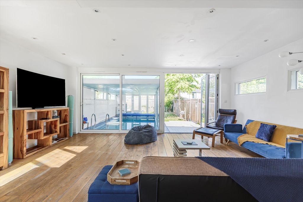 Property photo 1 of 19 Image
