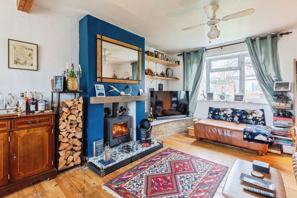 Property photo 2 of 16 Pbox-Img.Jpg