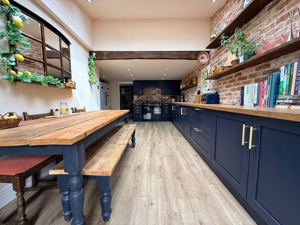 Property photo 2 of 29 Kitchen