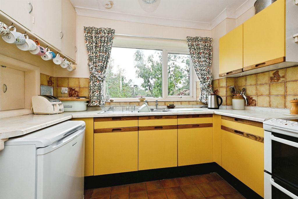 Property photo 2 of 17