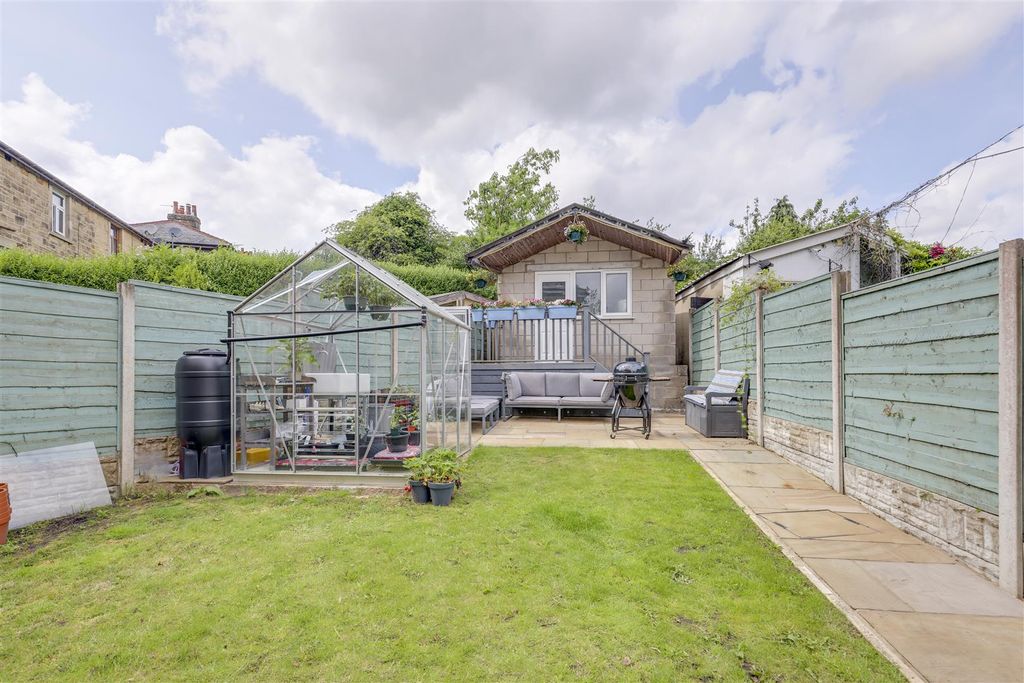 Property photo 3 of 28 Garden &amp; Workshop