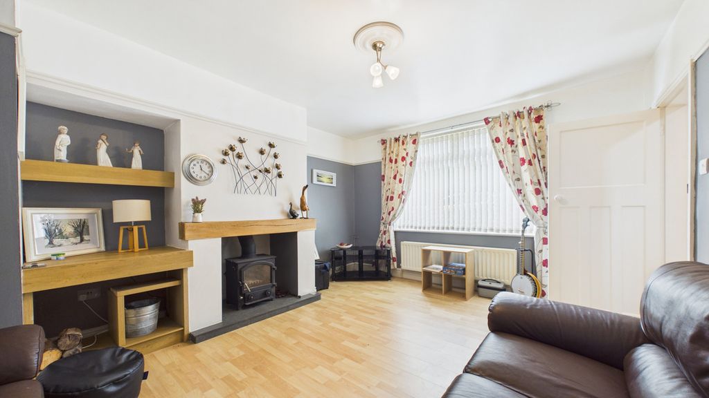 Property photo 2 of 27