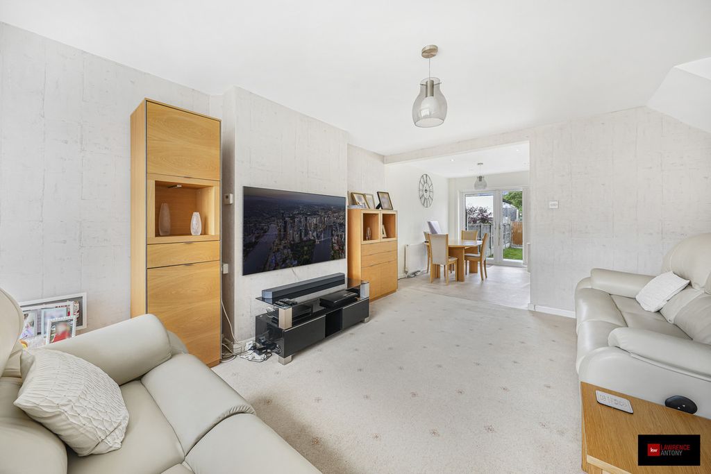 Property photo 2 of 26