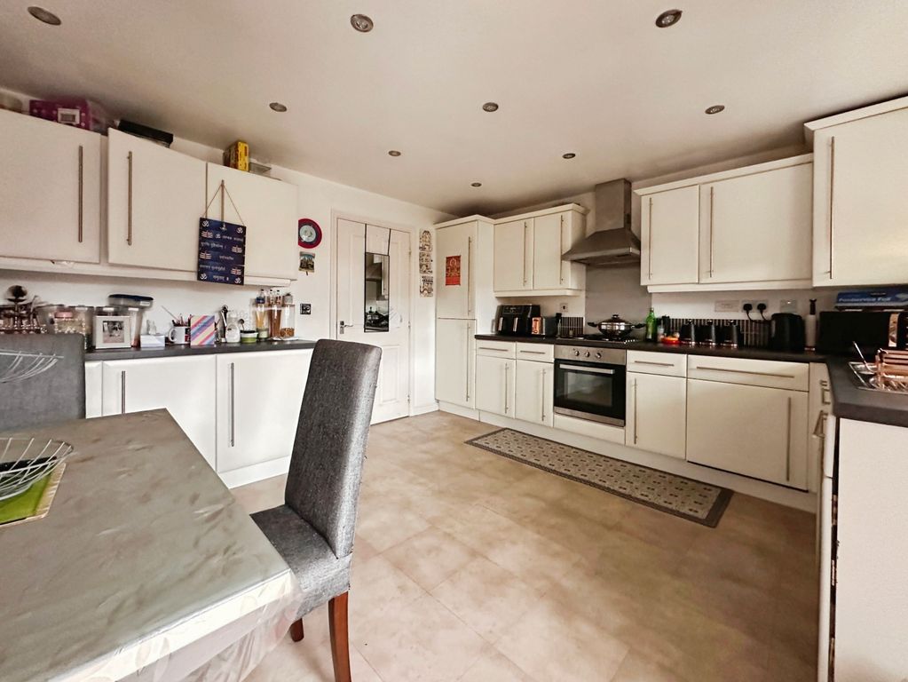 Property photo 2 of 17 Kitchen/Diner