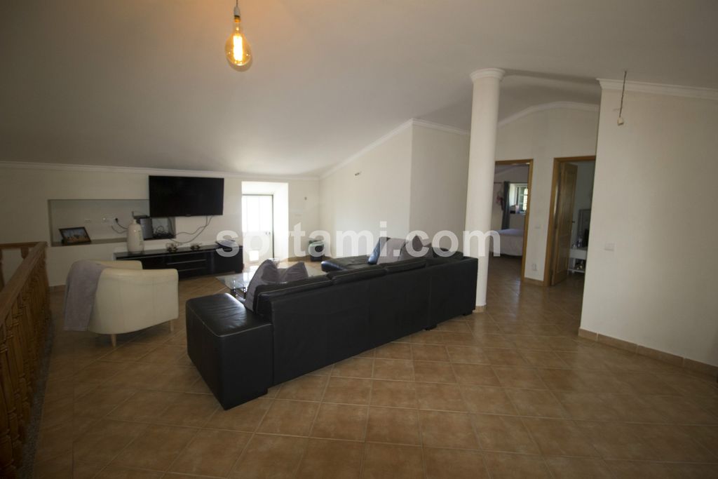 Property photo 2 of 39