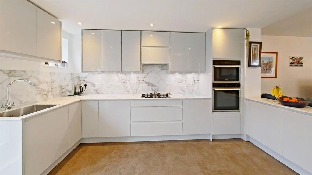 Property photo 3 of 26 Kitchen.Jpg