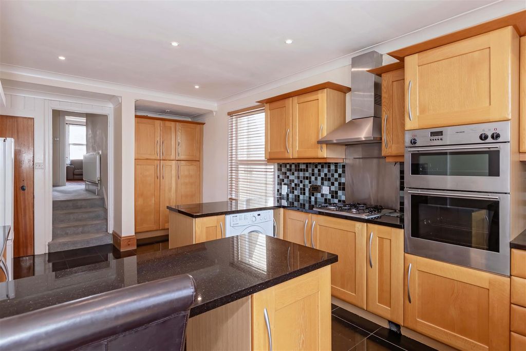 Property photo 3 of 18 Hove Park Villas_15.Jpg