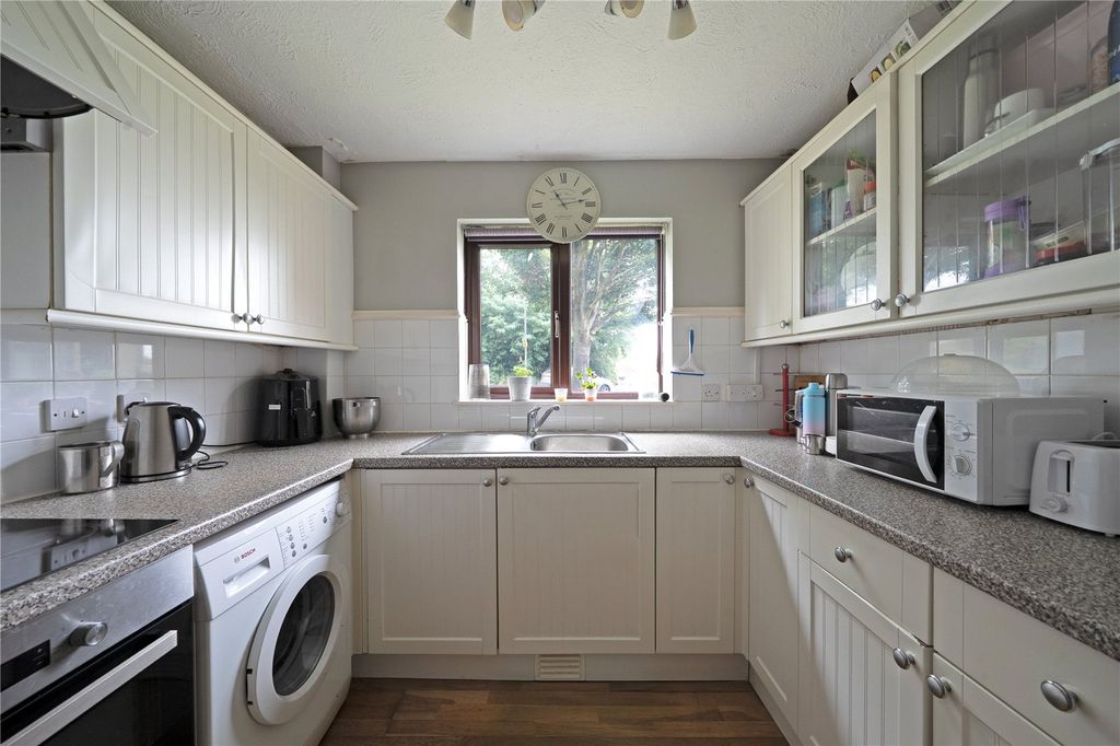 Property photo 2 of 9 Kitchen